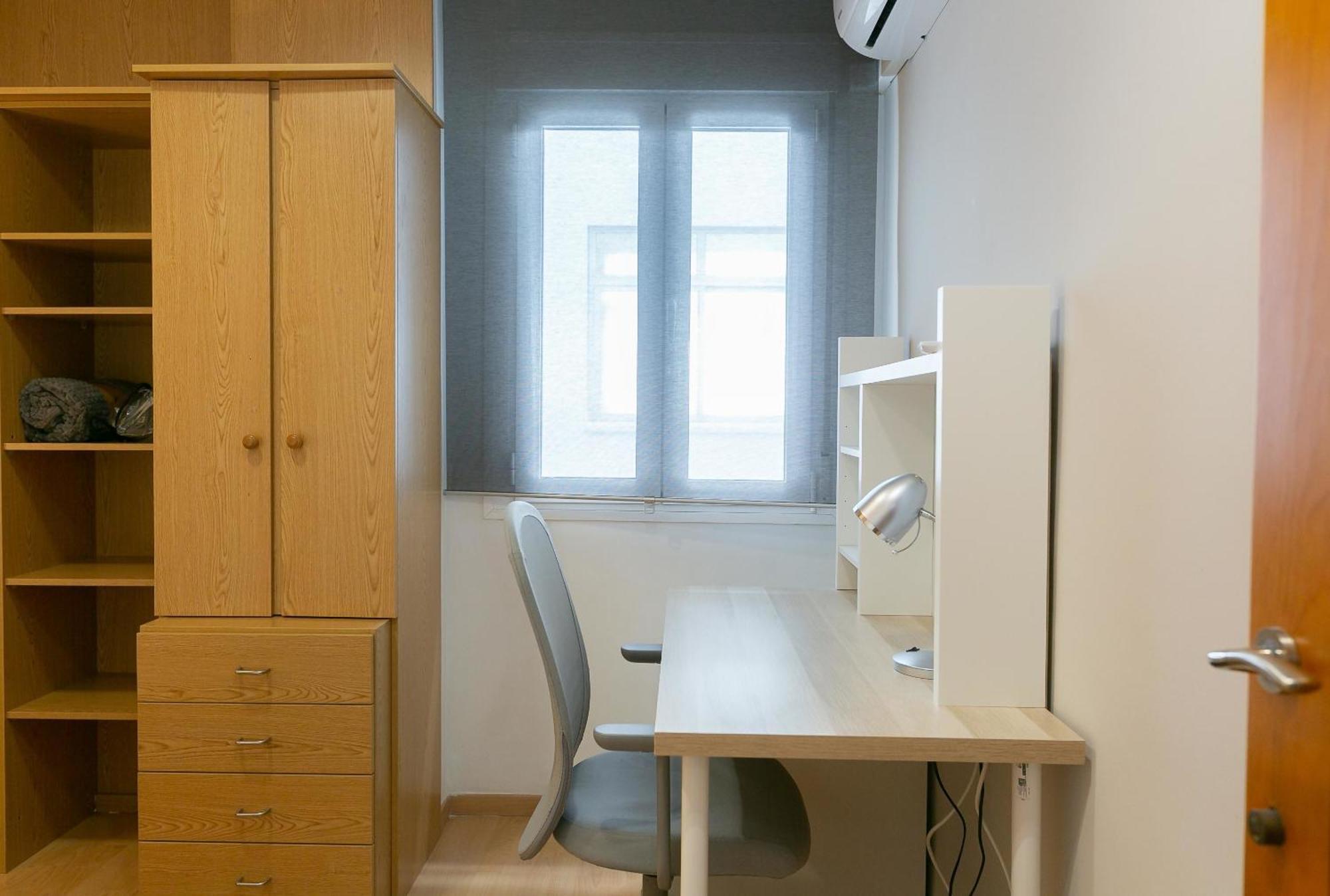 Apartamento Amplio Piso En El Centro De *